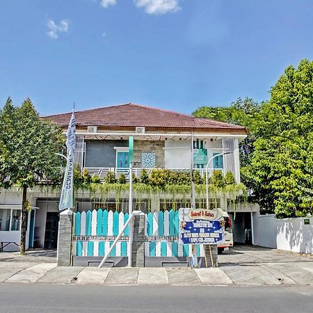 Capital O 91318 House Of Siti Boutique Homestay Jember Exterior photo
