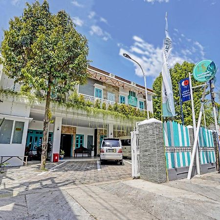 Capital O 91318 House Of Siti Boutique Homestay Jember Exterior photo